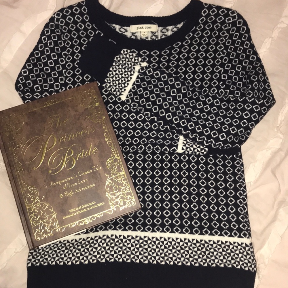 💕Navy blue and white pattern sweater